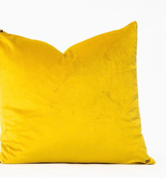 CLASSIC VELVET PILLOW